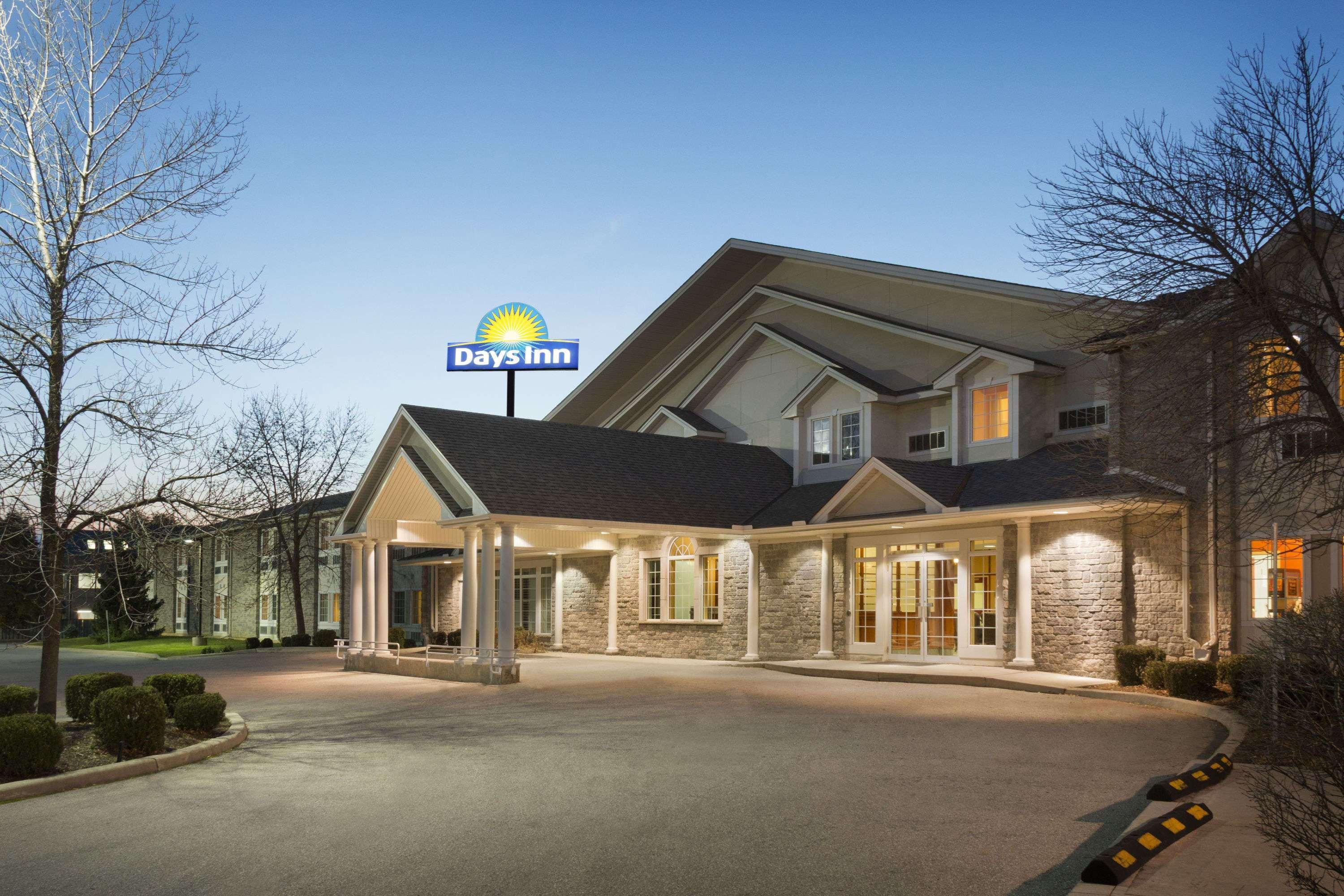 Days Inn By Wyndham Гвелф Екстер'єр фото